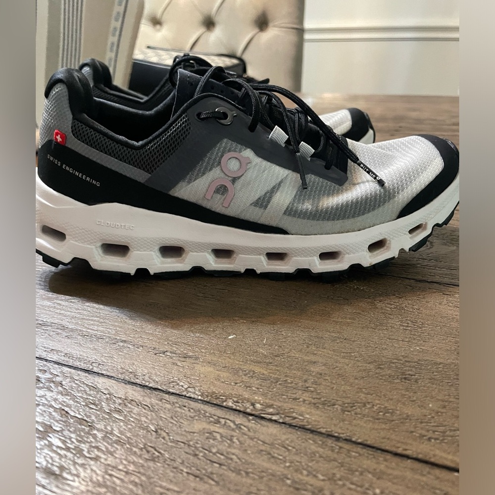 On Cloudvista Women's Running Shoes, Size 6, Blue and White, Like New